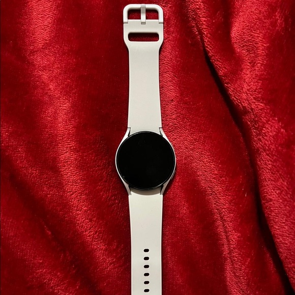 White Samsung Galaxy Watch 4 - Picture 2 of 2
